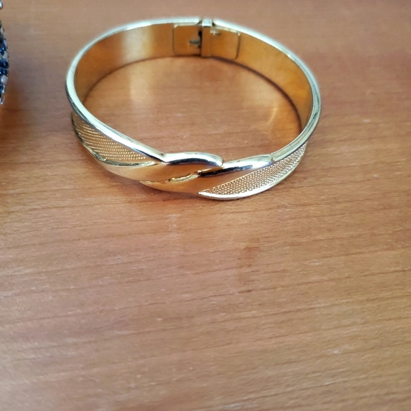 Bracelets - Picture 4 of 4